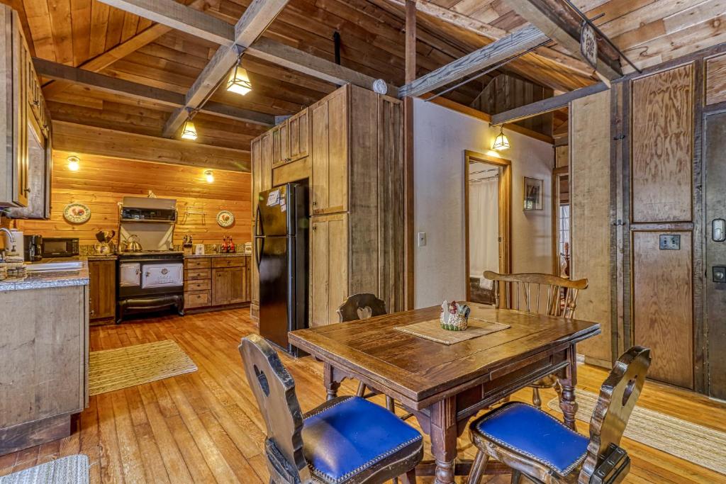 Bon Fir Cabin - image 5