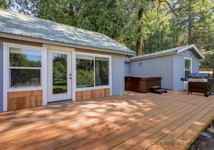Riverbend #3-Private hot tub - close to ski slopes