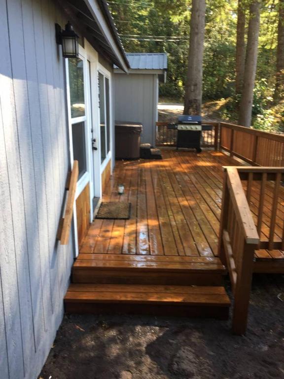 Riverbend #3-Private hot tub - close to ski slopes - image 2