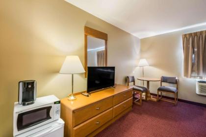 AmeriVu Inn and Suites - image 11