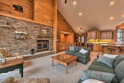 Cozy Expansive Lakefront Getaway with Spacious Deck! - image 11