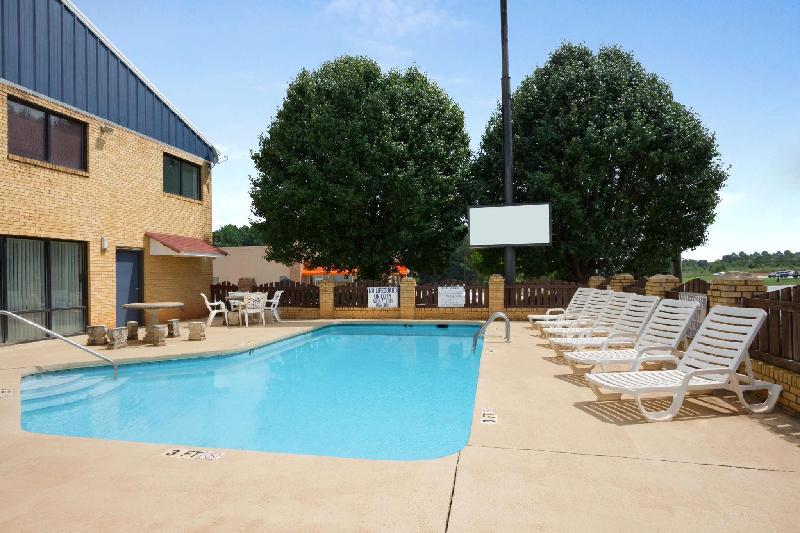 Days Inn by Wyndham Richburg - image 5