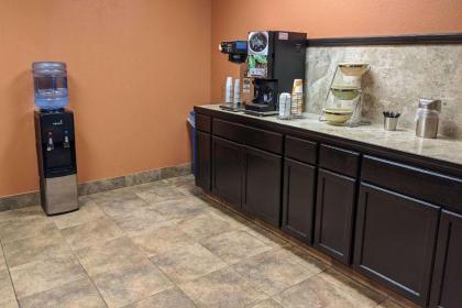 Quality Inn & Suites - image 13