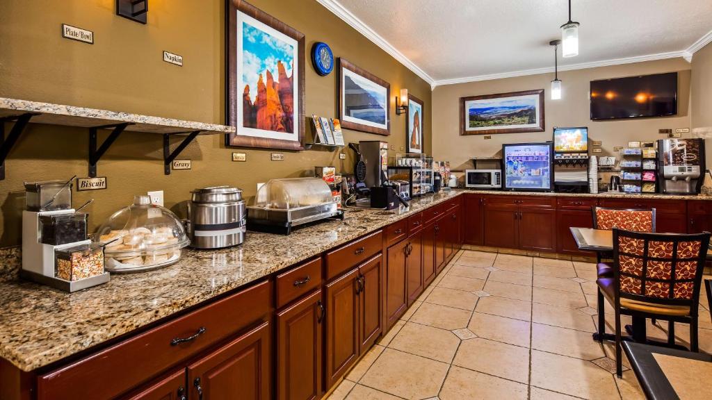 Best Western Richfield Inn - image 7