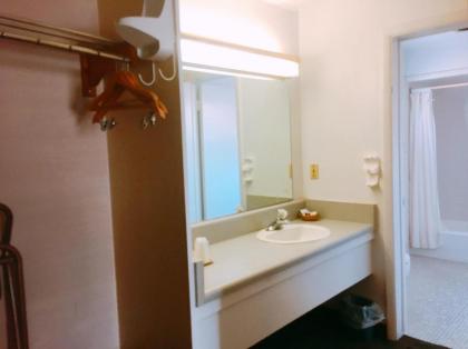 Appletree Inn - image 15