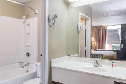 Travelodge by Wyndham Savannah Area/Richmond Hill - image 11