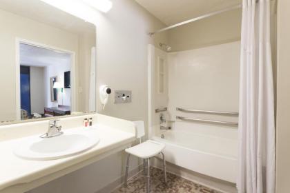 Travelodge by Wyndham Savannah Area/Richmond Hill - image 9