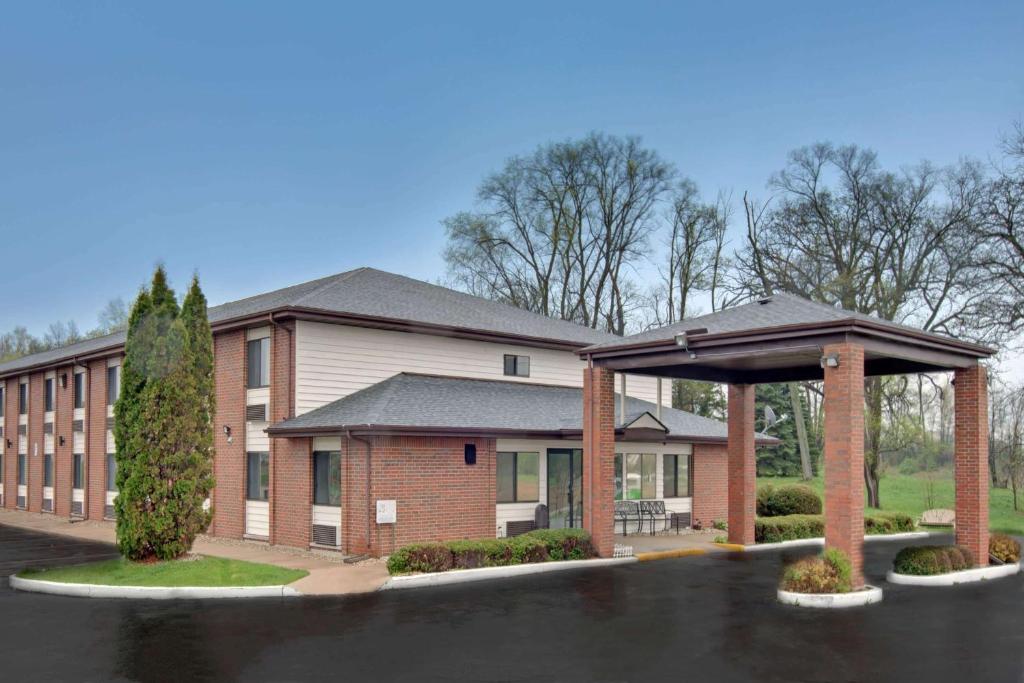 Baymont Inn & Suites Richmond - image 2