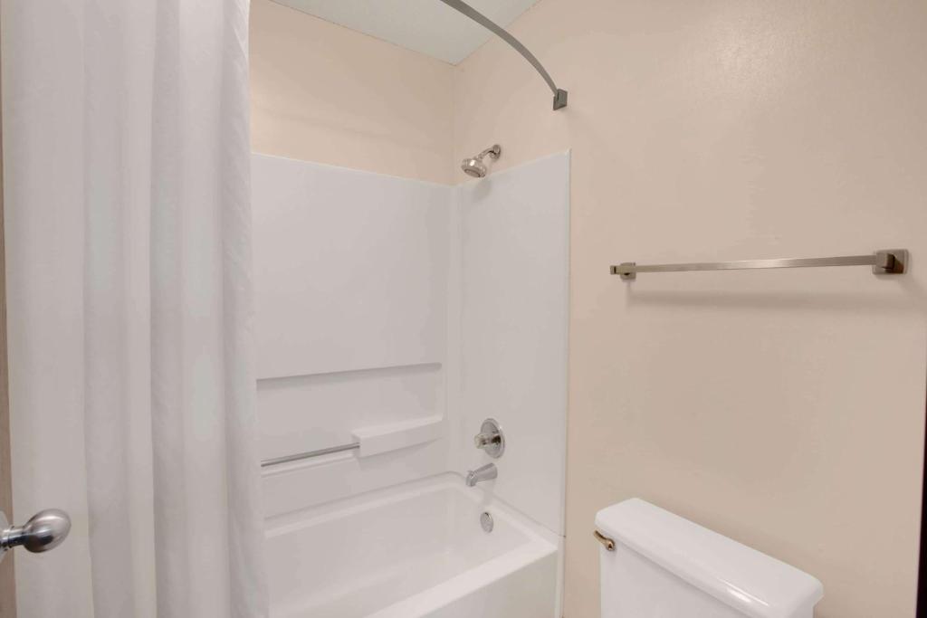 Baymont Inn & Suites Richmond - image 3
