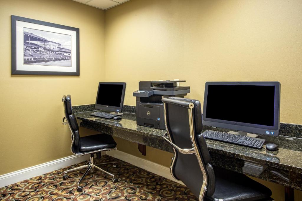 Holiday Inn Express Hotel & Suites Richmond an IHG Hotel - image 5