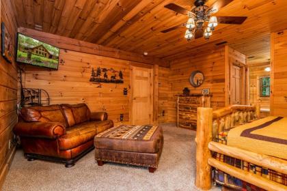 Premium Cabin HotTub Near Shows with gametable Dining Room Deer Tracks - image 10