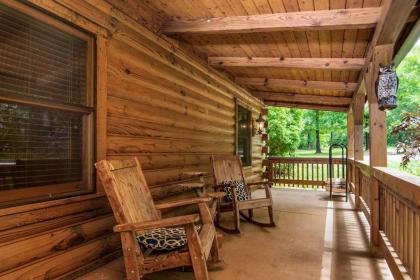 Premium Cabin HotTub Near Shows with gametable Dining Room Deer Tracks - image 2