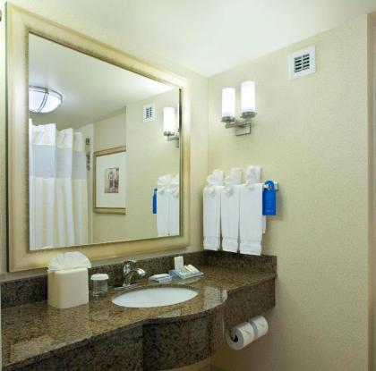 Hilton Garden Inn Ridgefield Park - image 10