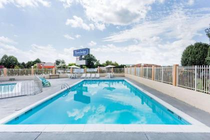 Travelodge by Wyndham Ridgeway Martinsville Area - image 14