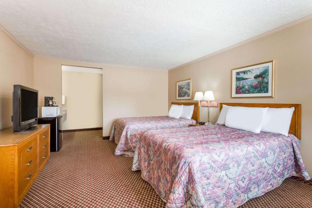 Travelodge by Wyndham Ridgeway Martinsville Area - image 7