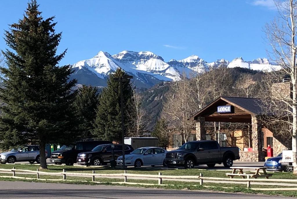 Ridgway Lodge and Star Saloon - main image