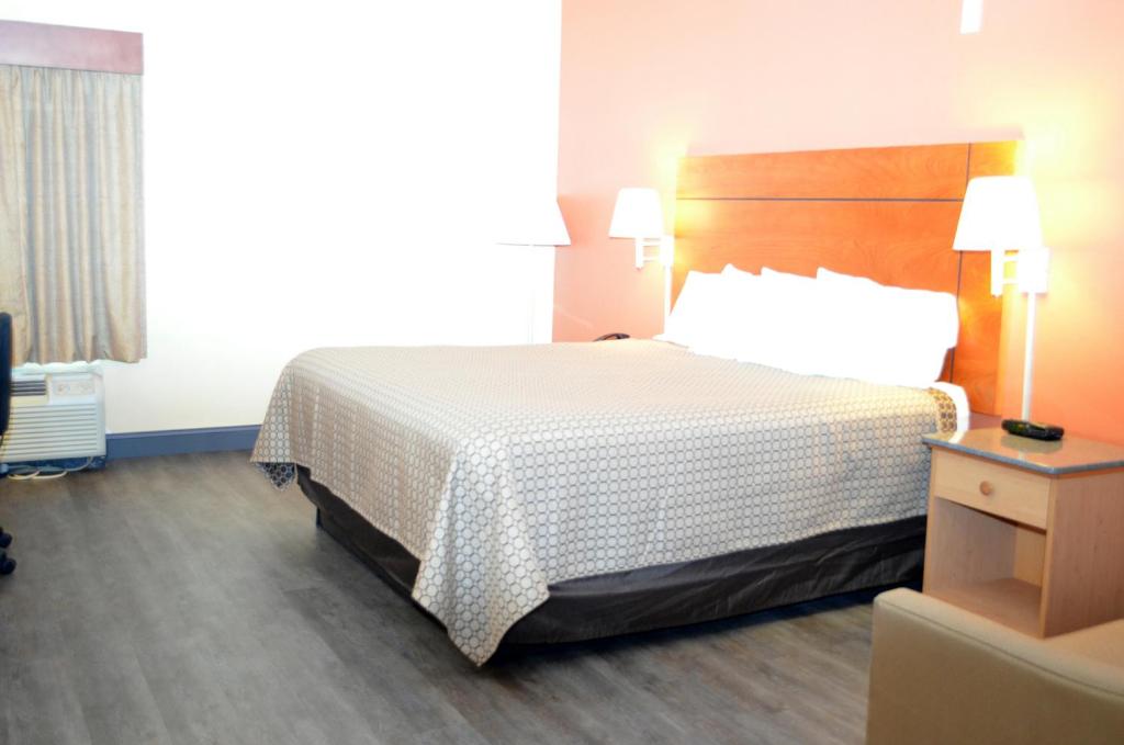 HomeTown Inn-Ringgold - main image