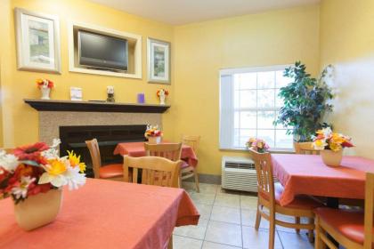 HomeTown Inn-Ringgold - image 14