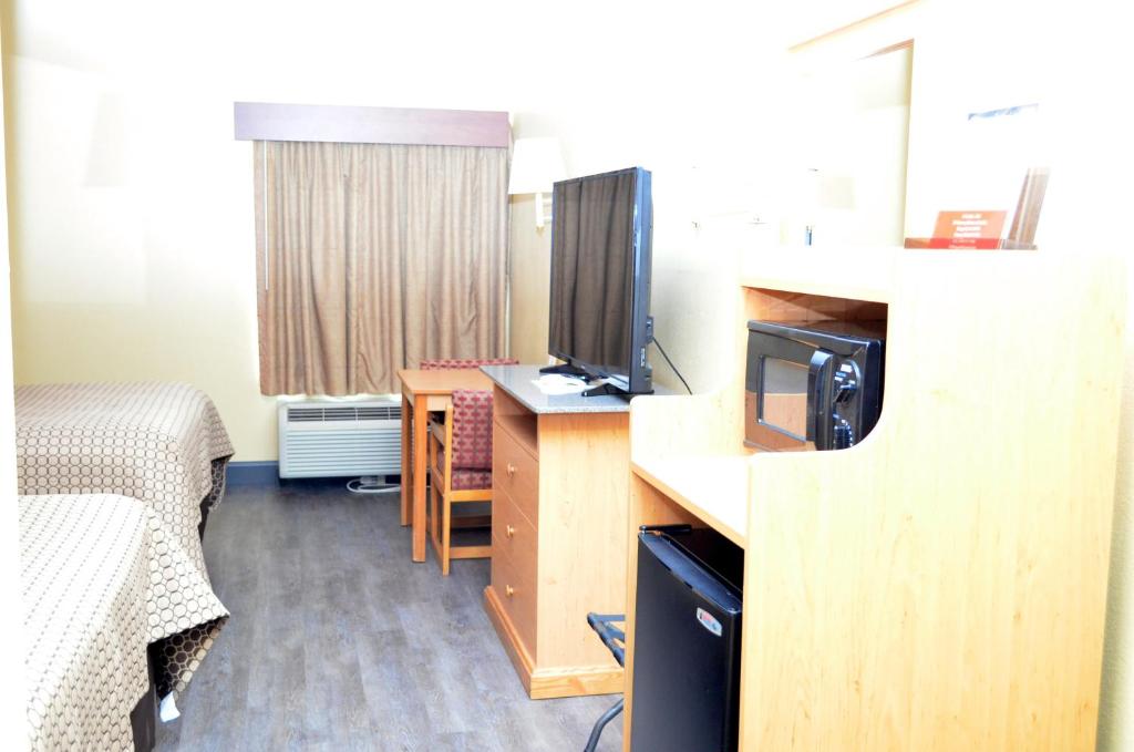HomeTown Inn-Ringgold - image 7