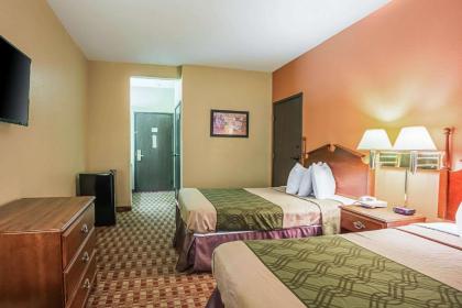 Econo Lodge Inn & Suites Ripley - image 12