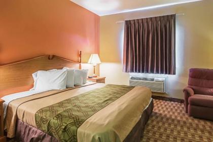 Econo Lodge Inn & Suites Ripley - image 13