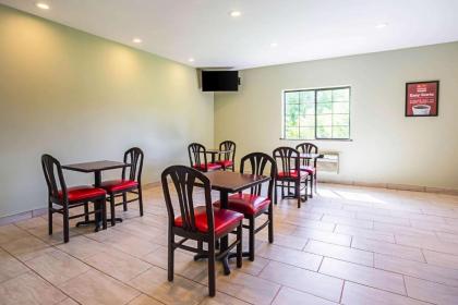 Econo Lodge Inn & Suites Ripley - image 3
