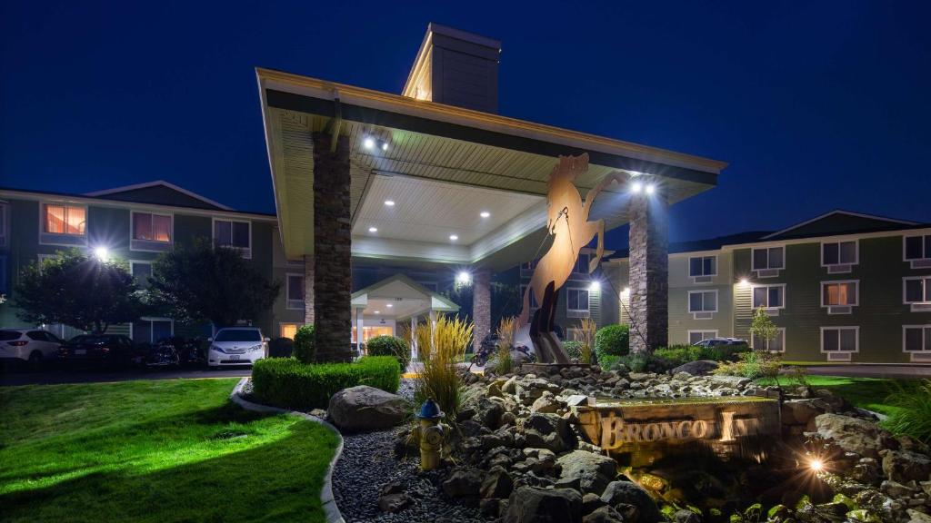 Best Western Bronco Inn - main image