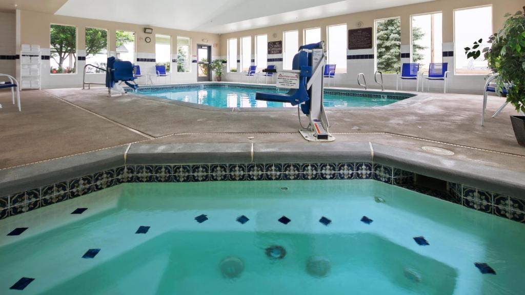 Best Western Bronco Inn - image 2