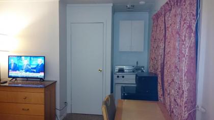 Greenview Inn Riverhead - image 9