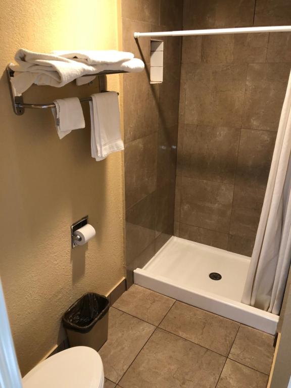 Arlington Inn - image 5