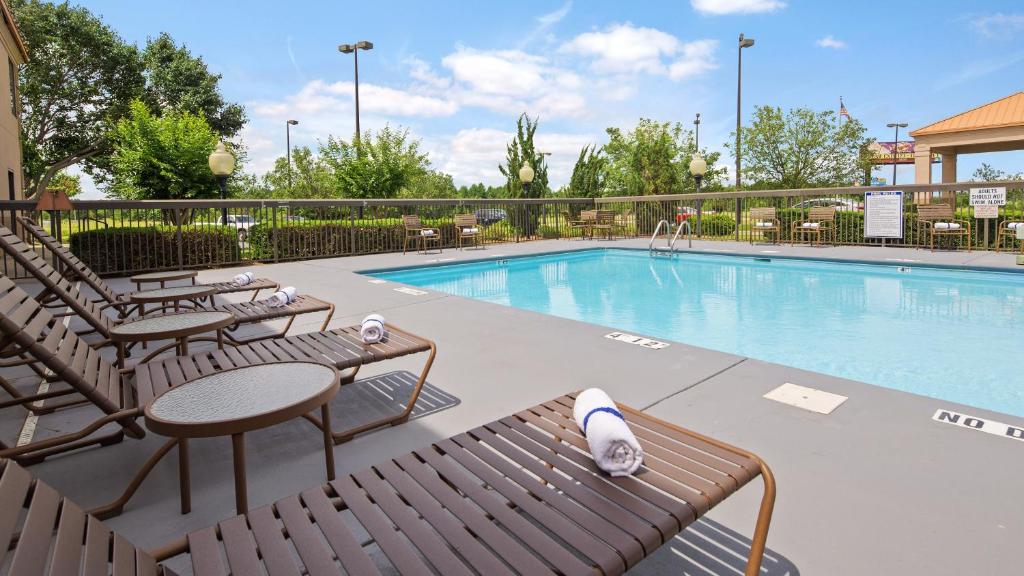 SureStay Plus Hotel by Best Western Roanoke Rapids I-95 - image 4