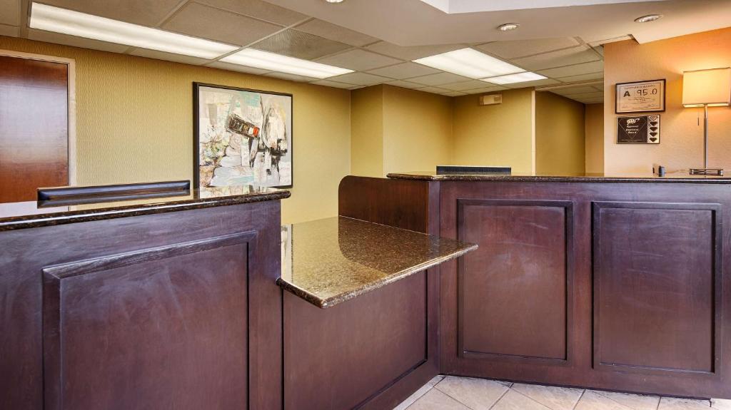 SureStay Plus Hotel by Best Western Roanoke Rapids I-95 - image 7