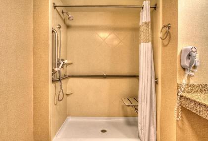 Hampton Inn Roanoke Rapids - image 4