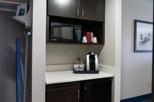 Holiday Inn Express & Suites Roanoke Rapids an IHG Hotel - image 4