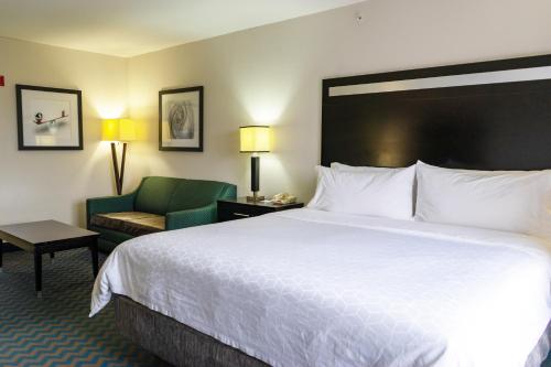 Holiday Inn Express & Suites Roanoke Rapids an IHG Hotel - image 5