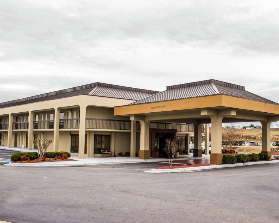 Quality Inn Roanoke near Lake Gaston - main image