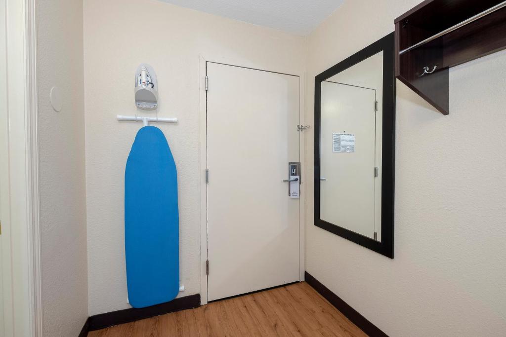 Red Roof Inn Roanoke Rapids - image 2