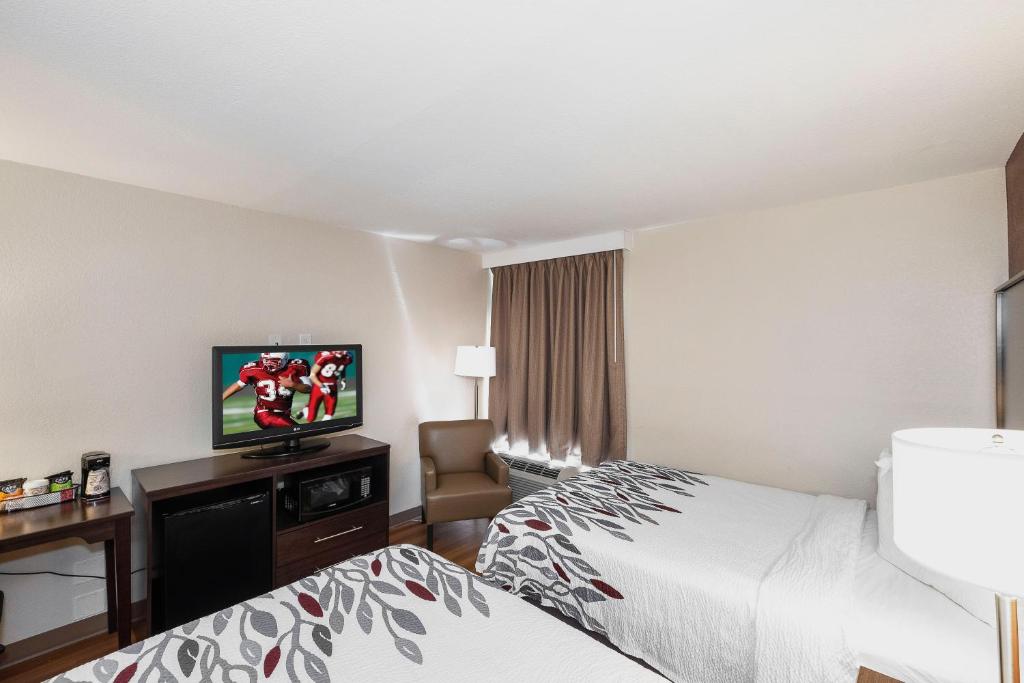 Red Roof Inn Roanoke Rapids - image 4