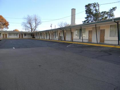 Fairfax Motel - image 2