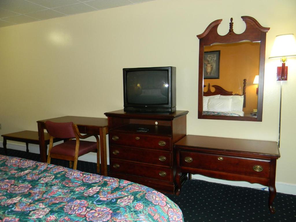 Fairfax Motel - image 6