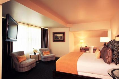 Hotel Roanoke & Conference Center Curio Collection by Hilton - image 2