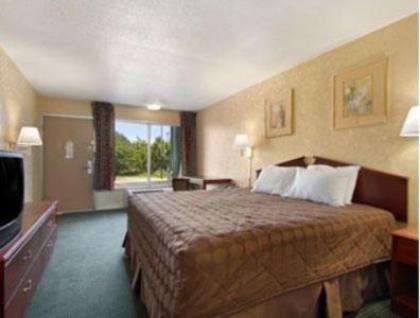 Days Inn by Wyndham Roanoke Civic Center - image 13