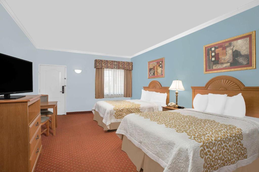 Days Inn by Wyndham Robstown - image 4