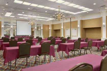 Ramada by Wyndham Rochelle Park Near Paramus - image 10