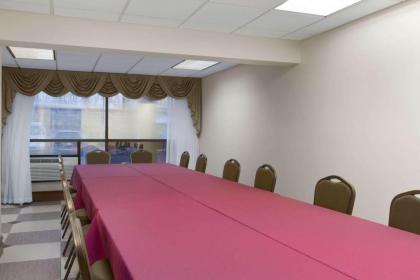 Ramada by Wyndham Rochelle Park Near Paramus - image 12