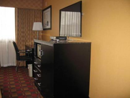 Ramada by Wyndham Rochelle Park Near Paramus - image 13