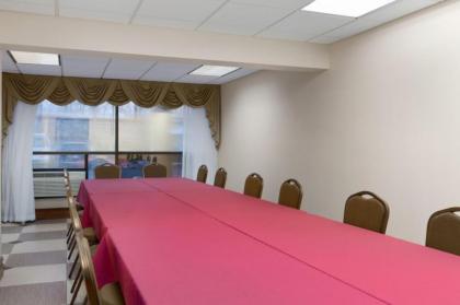 Ramada by Wyndham Rochelle Park Near Paramus - image 18
