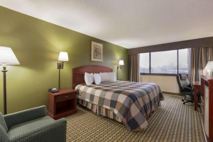 Ramada by Wyndham Rochelle Park Near Paramus - image 4