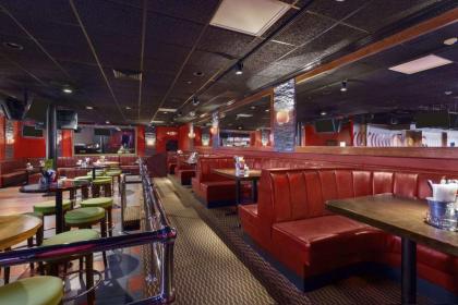 Ramada by Wyndham Rochelle Park Near Paramus - image 5
