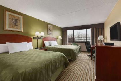 Ramada by Wyndham Rochelle Park Near Paramus - image 7